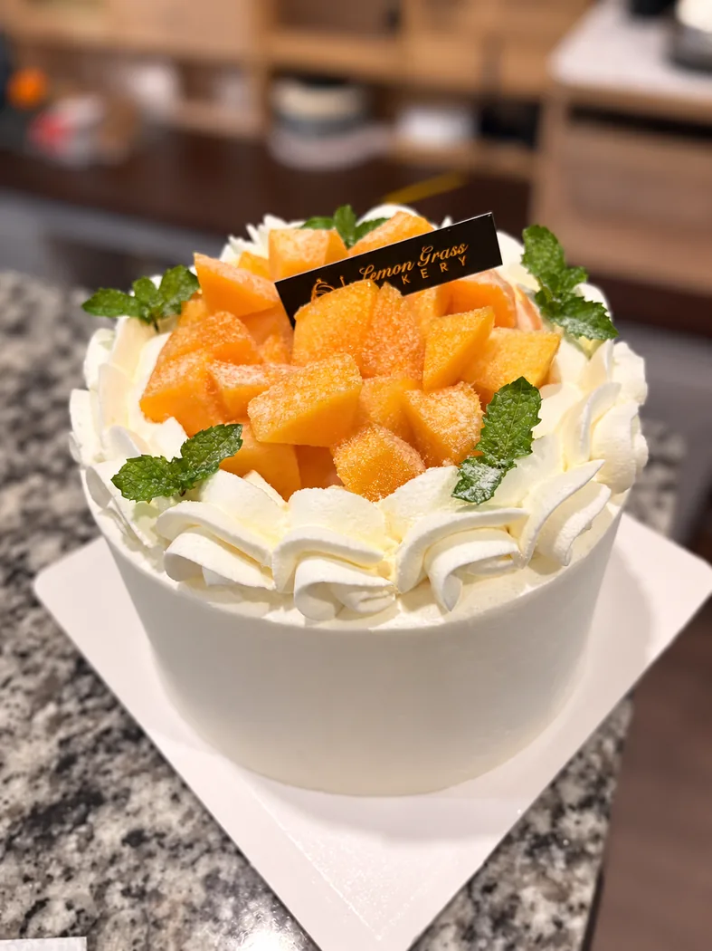 Mango cream fruit cake by Anita Lin