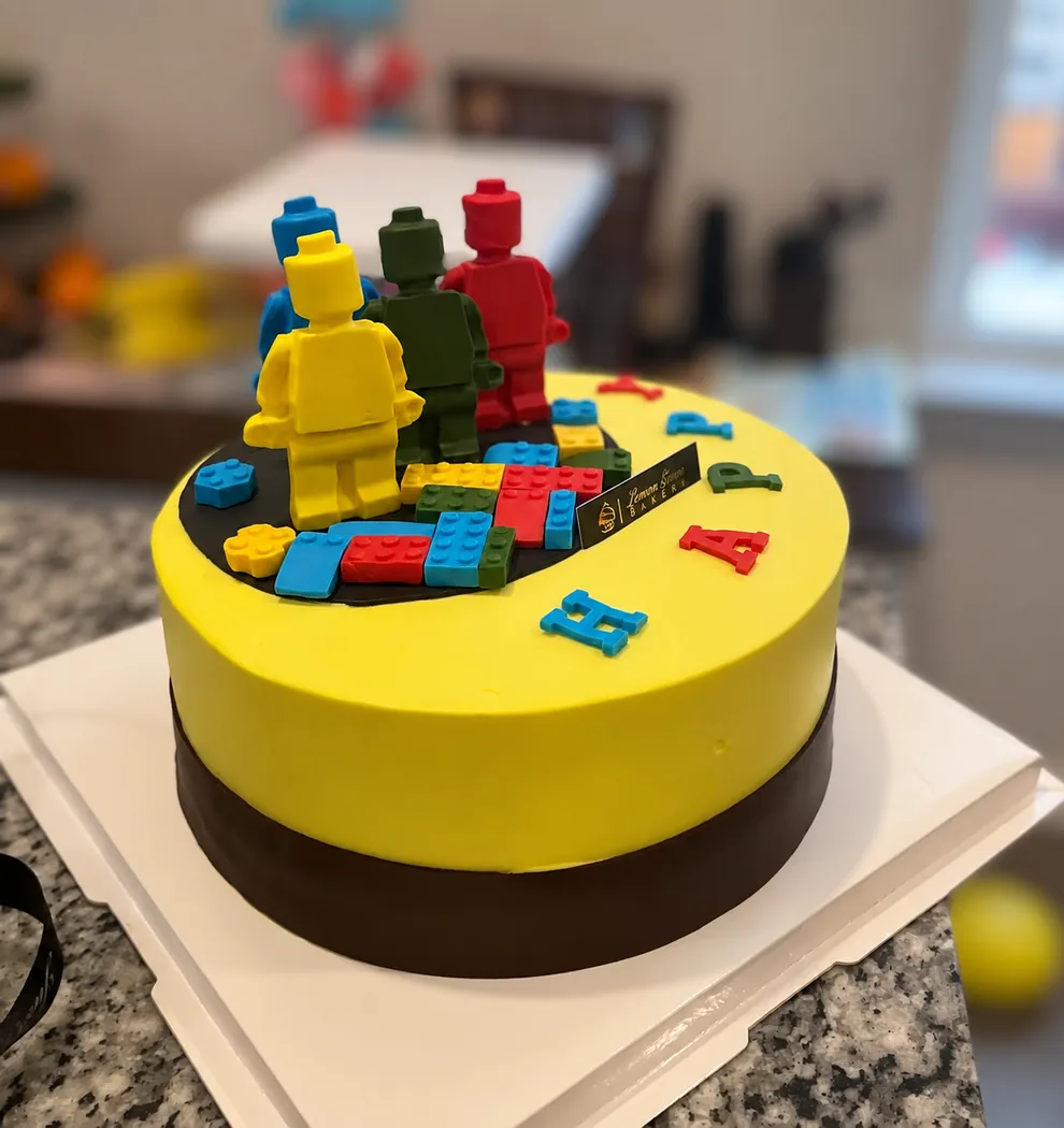 Building blocks themed cake by Anita Lin