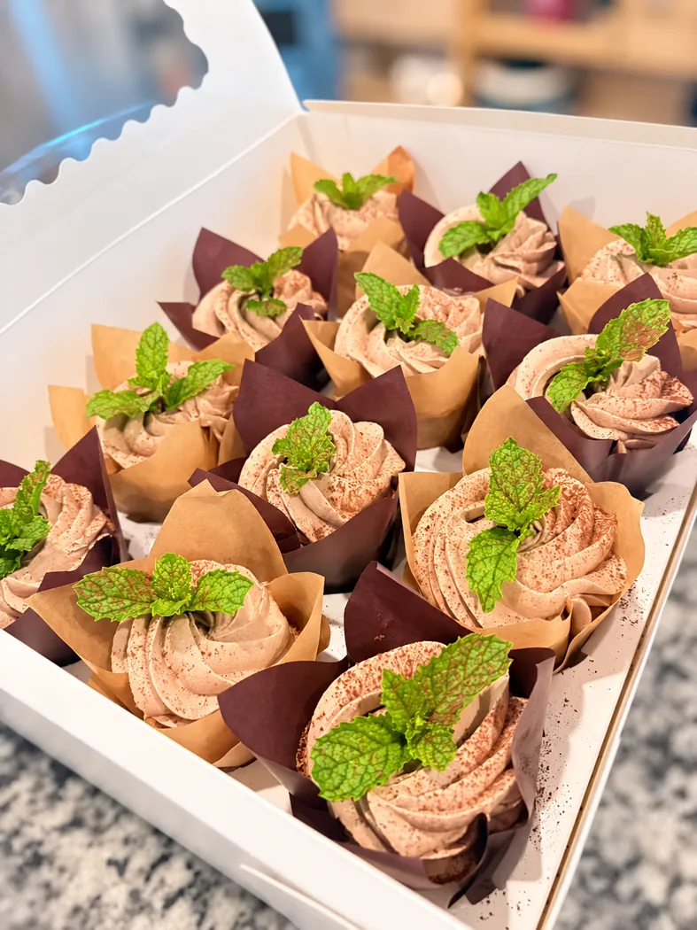 Chocolate cream cupcakes